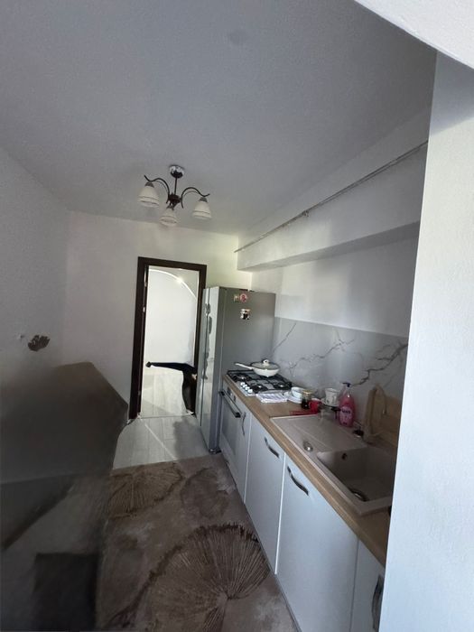 De închiriat apartament 3 camere