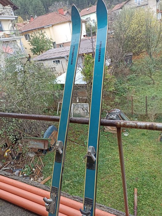 Стари ретро български ски