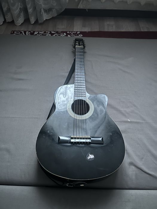 Гитара старушка