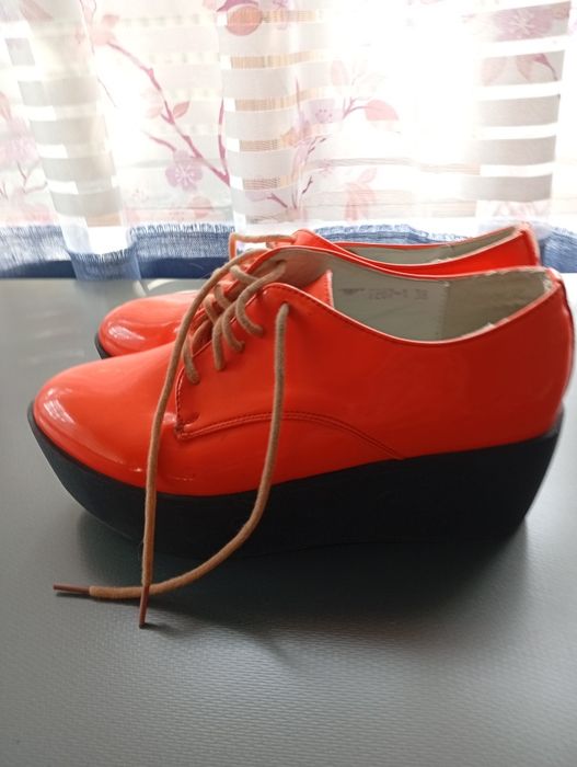 Продам ботильоны.