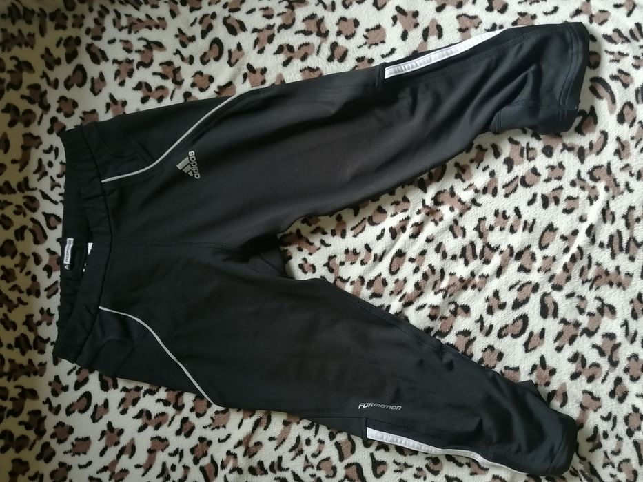 2 дамски клина адидас S-ки и къс панталон общо 10лв.