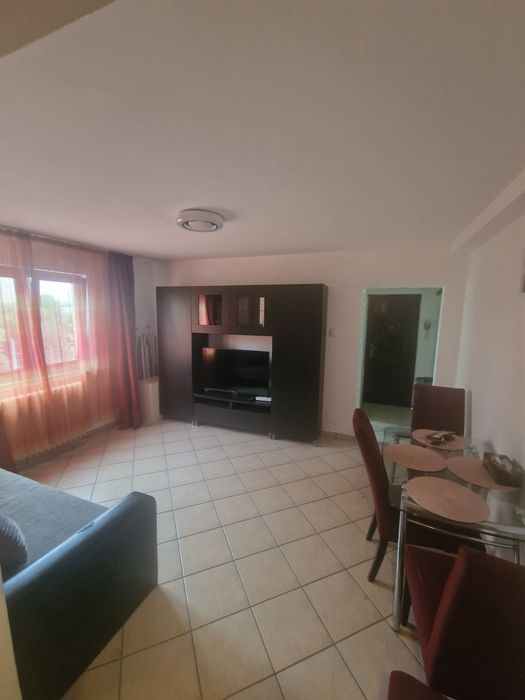 Inchiriez apartament cu doua  camere, mobilat complet PIATA  RESITA