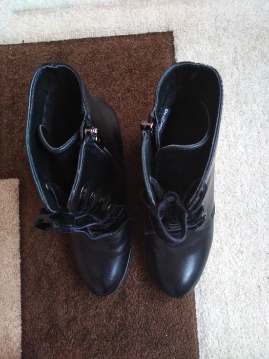 Ghetute negre, marimea 35