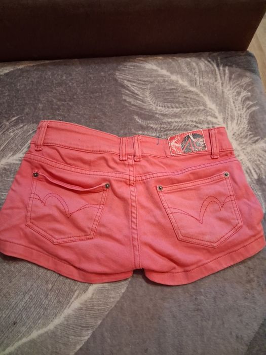 Blugi scurti roz pentru femei