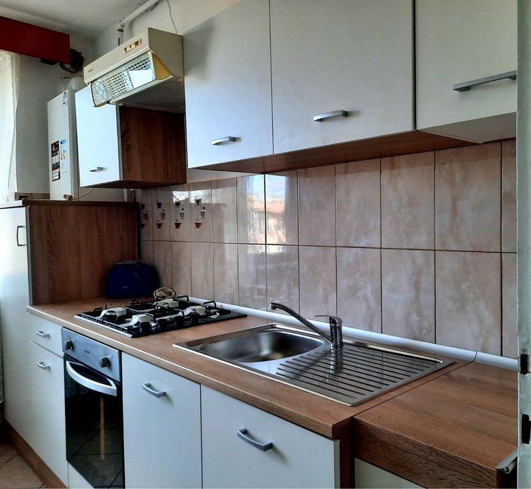 Inchiriez apartament cu doua camere,zona podgoria