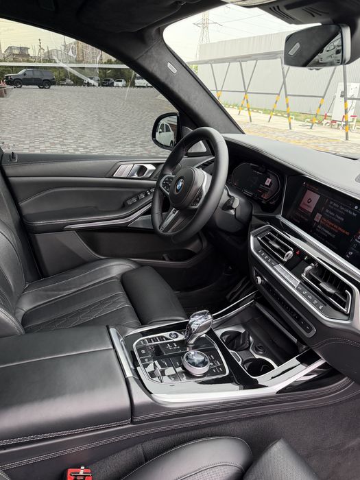 2020  BMW X7 M50i