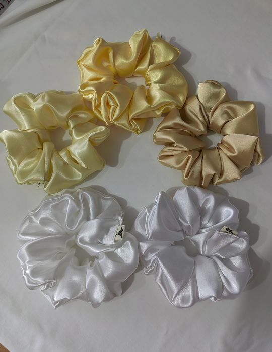 Скрънчи от кадифе и сатен