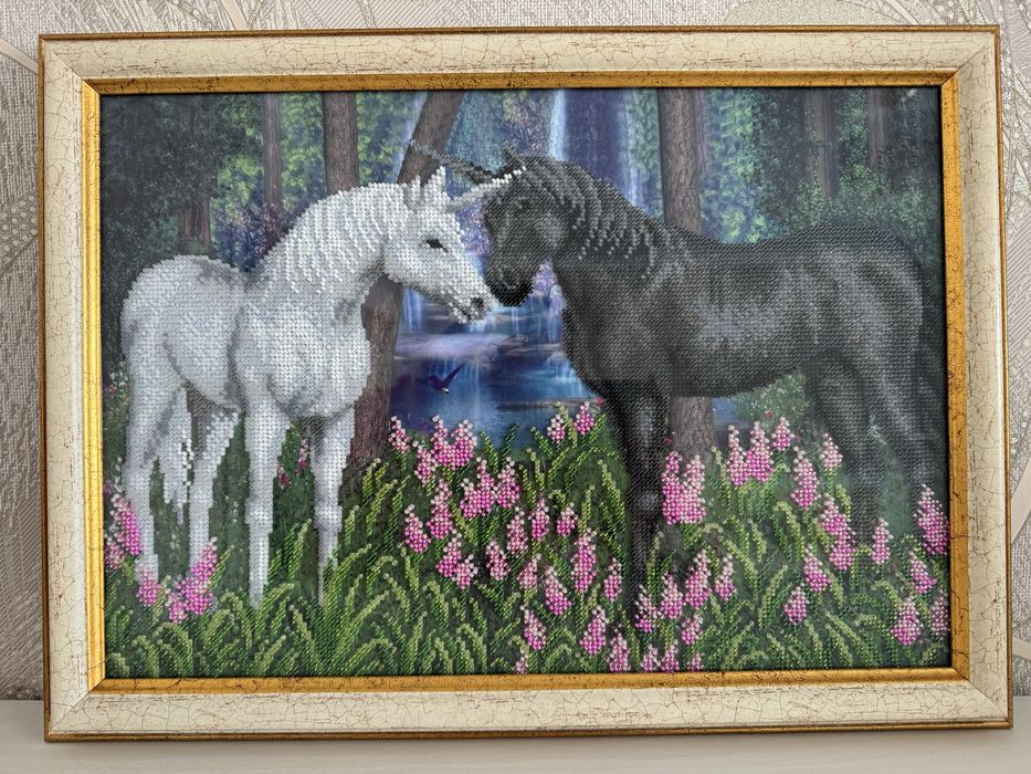 Картина вышитая бисером «Единороги»