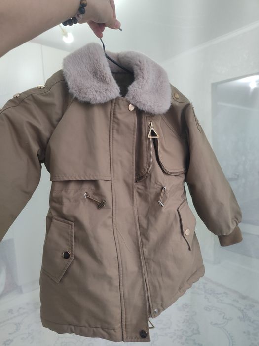 Продам пальто для девочки
