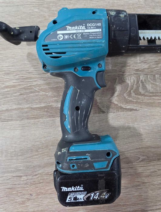 Акумулаторен пистолет за силикон Makita DCG140