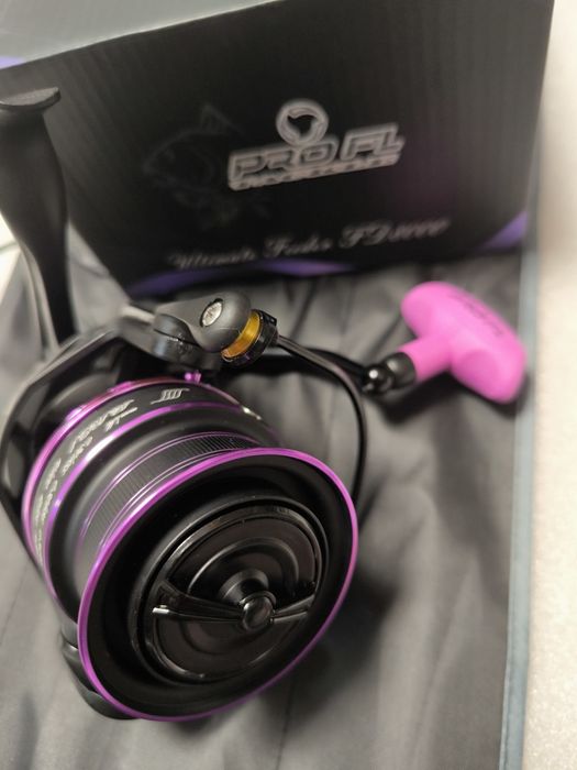 Feeder FL BLACK FORCE 3.90m 60-180g + Mulineta PRO FL FL ULTIMATE 8000