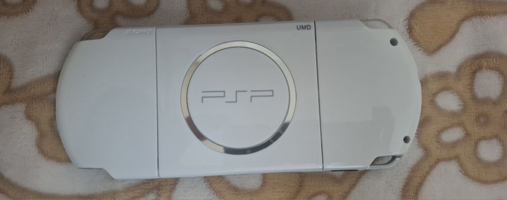 Sony PSP 3006 White прошитая в отличном состоянии как новая