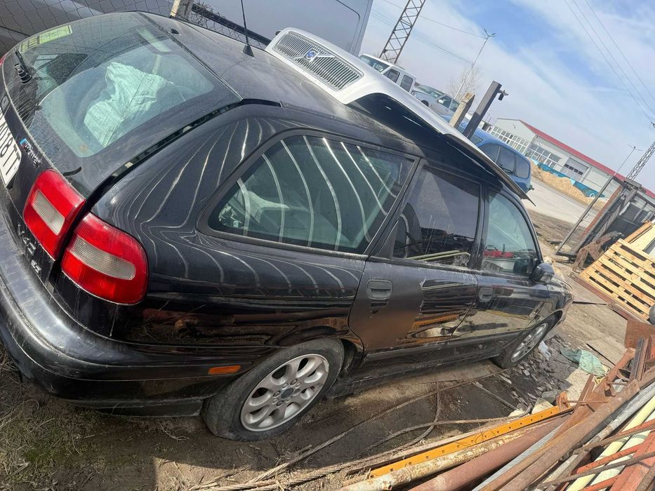 Волво в40 / Volvo V40 1999 на части 100kw 2.0