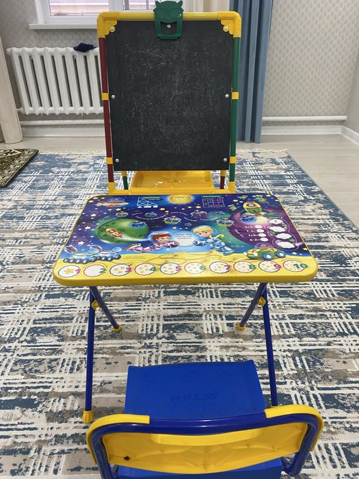 Детский стол со стульчиком и доской