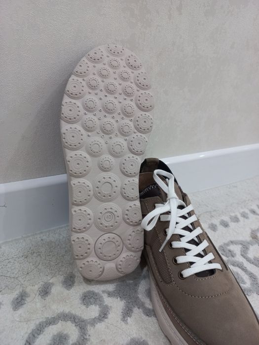 Продаются мужские кожанные кросовки 40 размера  Премиум