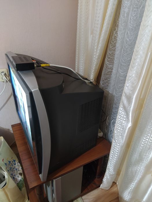 Телевизор JVC- 72см