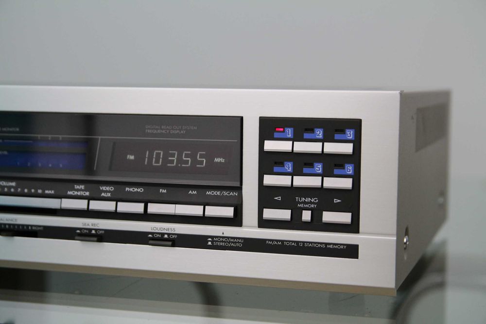 JVC RX-40 receiver cu egalizator 2 X 40 Wati 8 Ohmi