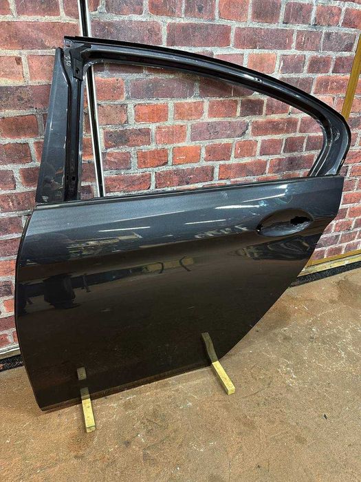 Usa stanga spate BMW g30