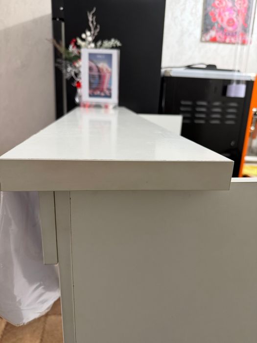 рецепшен белого цвета