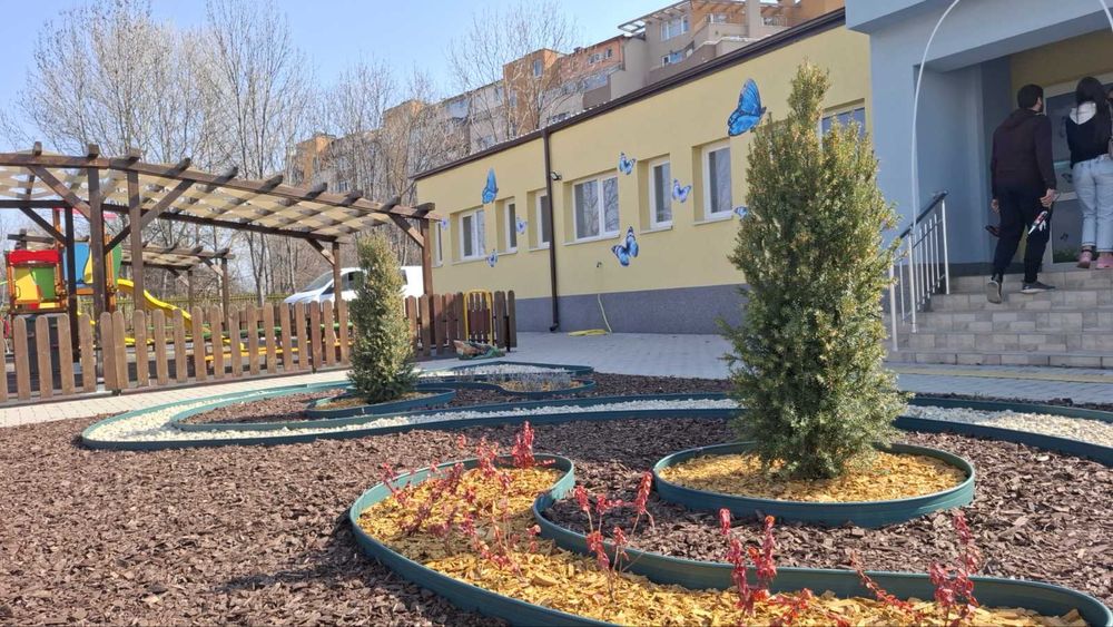 Цветен дървесен мулч 60 литра