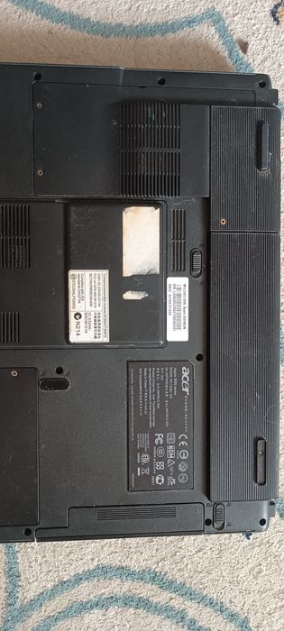 Ноутбук Асер старенький