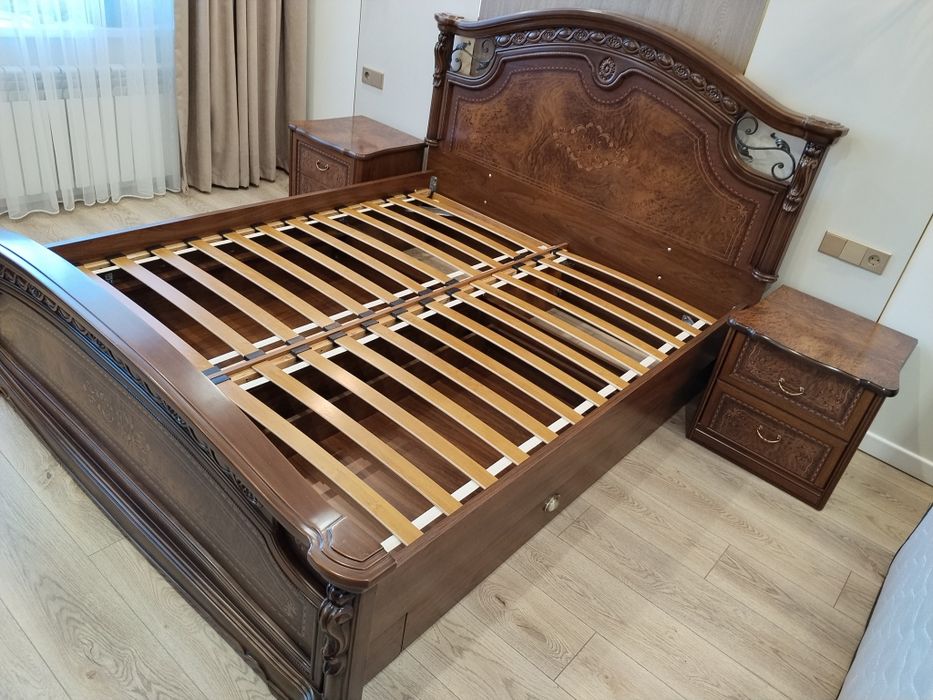 Продам стильную   деревянную  кровать 200х160, 2 тумбочки ,80 тыс тг.