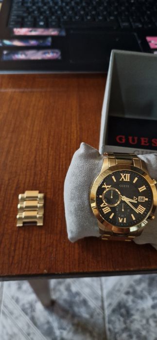Часовник Guess Atlas