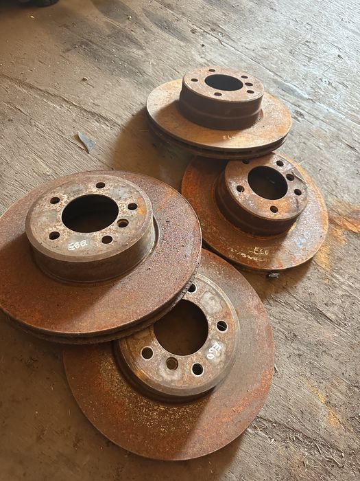 Set discuri frana / disc frana fata / spate BMW E60 E61 E62 E63 E64 seria 5 6 - 32 cm / 31 cm