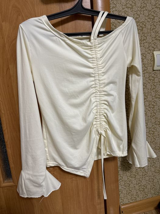 Лонгслив кофта одно плечо открыто