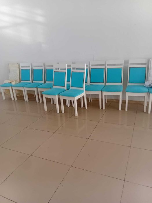 Стол_стулья_ваза_посуды