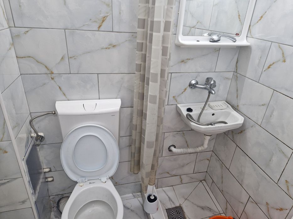 Garsoniera recent renovata
