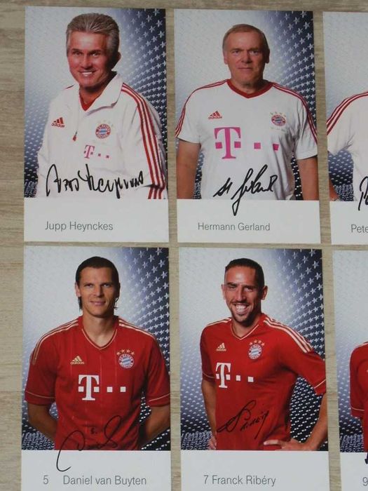 Комплект ОРИГИНАЛНИ футболни картички на Байерн (Мюнхен) сезон 2011/12