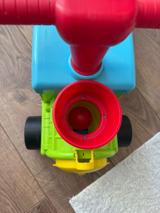 Fisher Price Влак за бутане с крачета с топки за игра,l