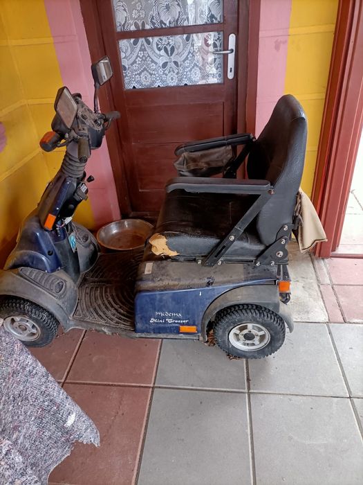 Triciclu electric,functional dar si pentru piese.