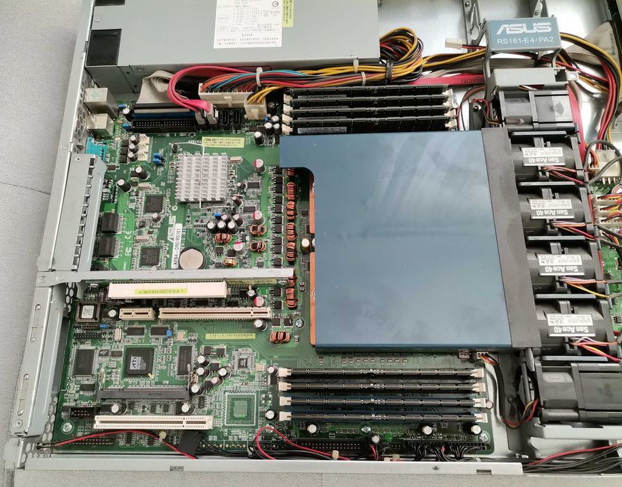 Server Asus RS161-E4 dual CPU Opteron + 8x2Gb - 16 Gb Ram