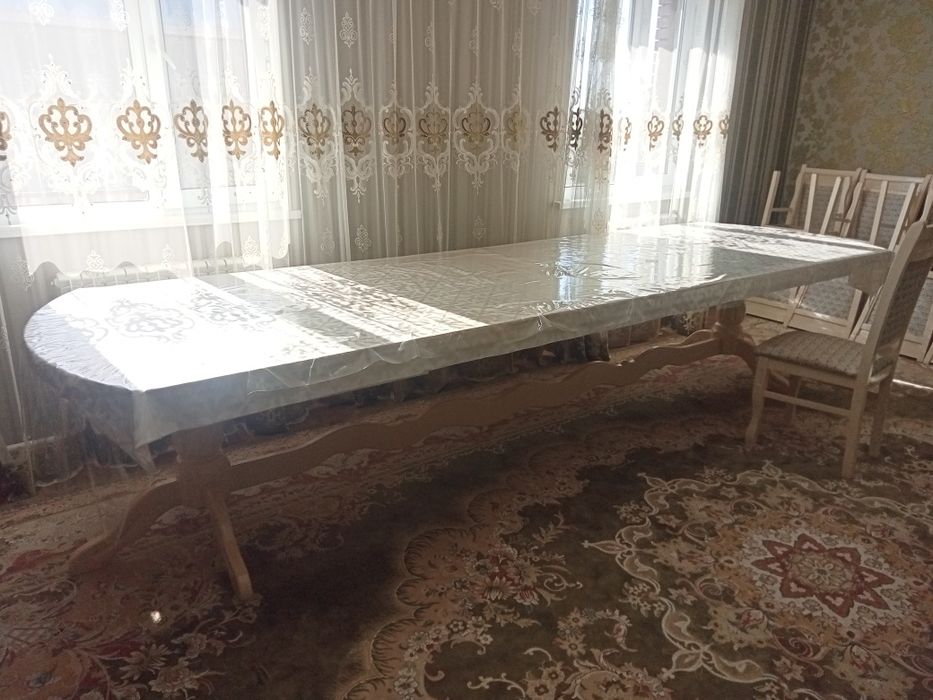 Стол со стульями