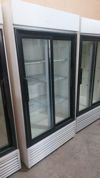 Витринные холодильники разные