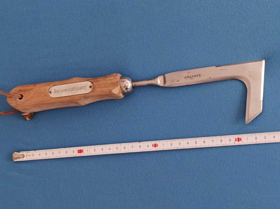 Unealta pentru gradinarit si chiar autoaparare