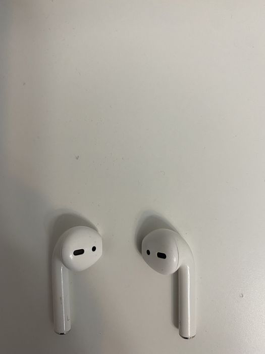 Продам наушники AirPods белый