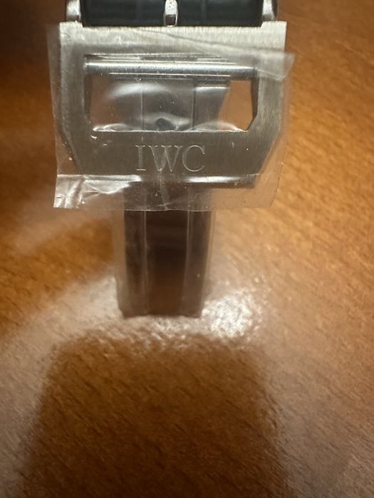 Часовник IWC с две каишки