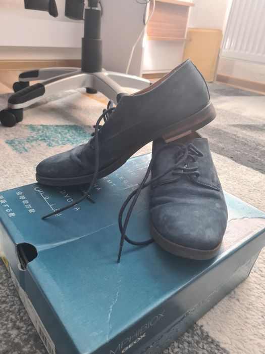 Pantofi de piele intoarsa