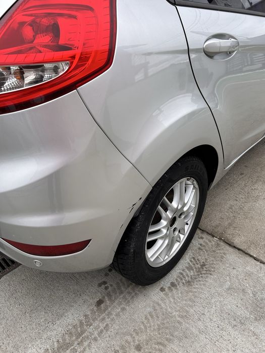 Vand Ford Fiesta GPL . 99000 km în creștere .