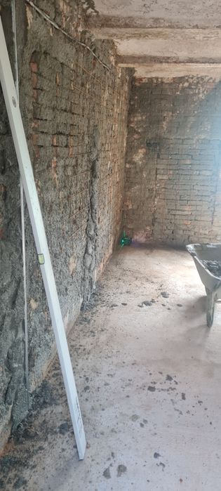Executam lucrări de construcții interioare si exterioare