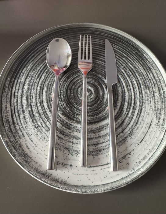 Tacâmuri / Set tacâmuri.  Lingura / Furculita/Cuțit