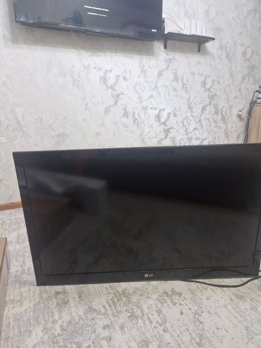 Телевизор 100х61 LG