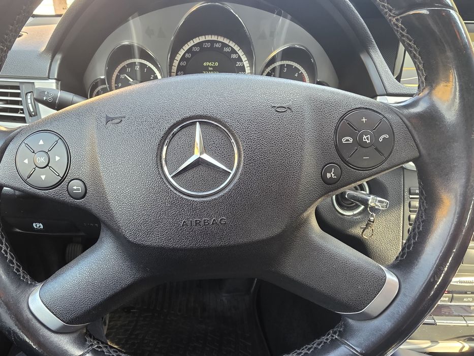Vând Mercedes E250