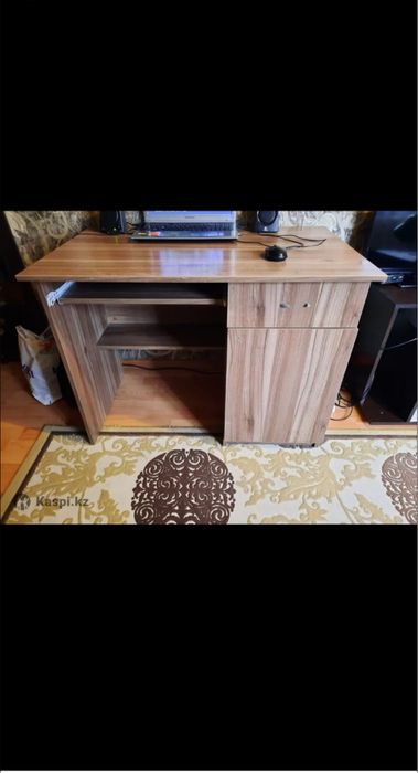 Продам письменный стол