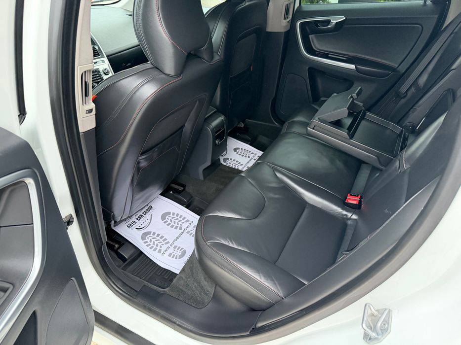 Volvo XC60/ Ocean Race/  AWD/ 2.4 190 cp/ Garantie 12 Luni/ Rate fixe avans 0%