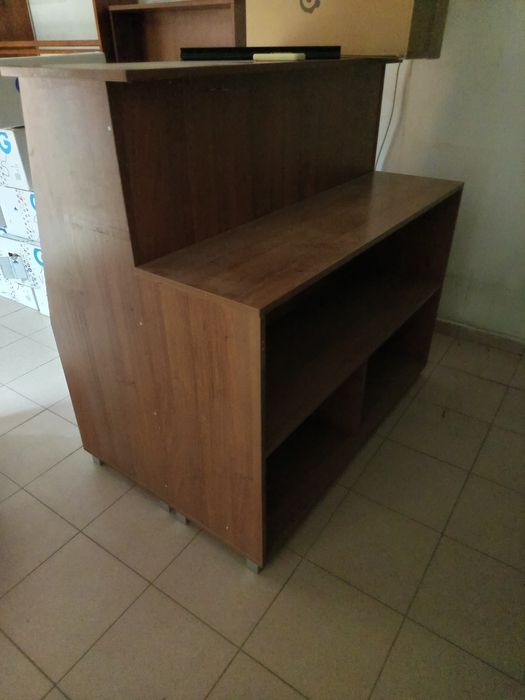 Подарявам шкаф /стелаж за магазин