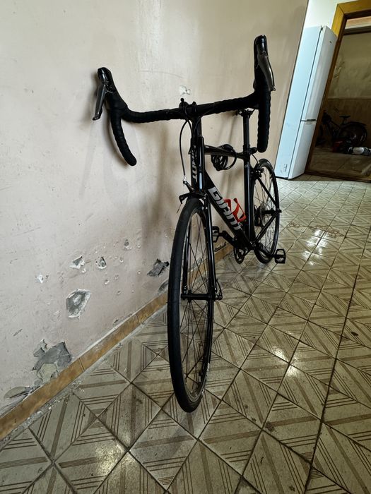 Продаю шоссейный велосипед Giant Contend 3